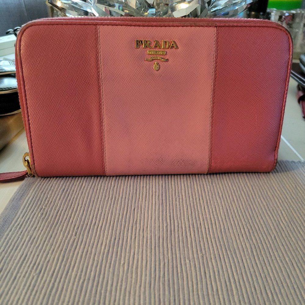 Prada zippy